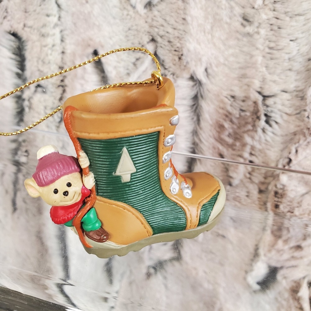 1995 TAKIN' A HIKE Hallmark KEEPSAKE Ornament Mouse on Hiking Boot CHRISTMAS VTG